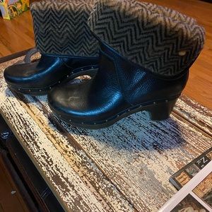 Ugg.Cuff fleece chevron.  Black &Tan.Never worn. plastic still on bottom.